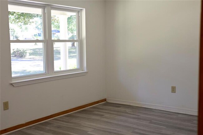 Foto del edificio - 3381 Woodard Dr