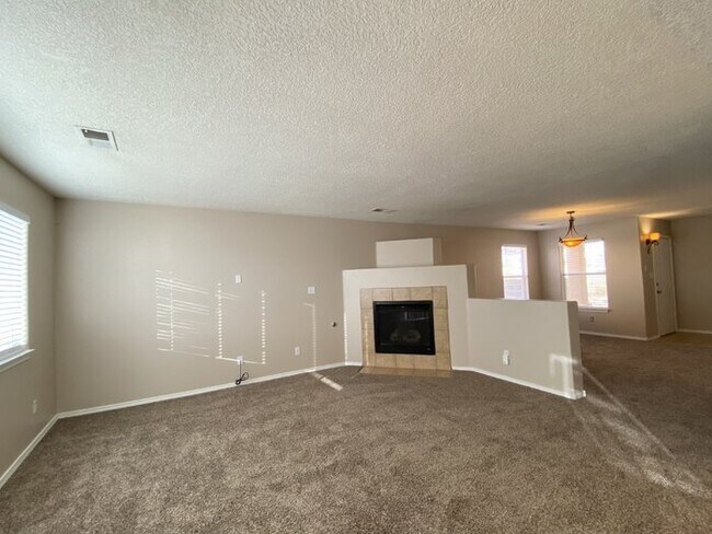 Foto del edificio - 2 Story - Master on Main Floor - Loft Upst...