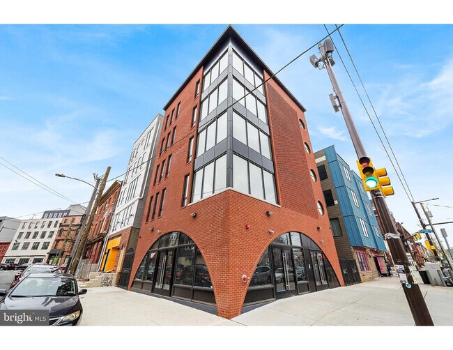 Foto del edificio - 1800 W Girard Ave