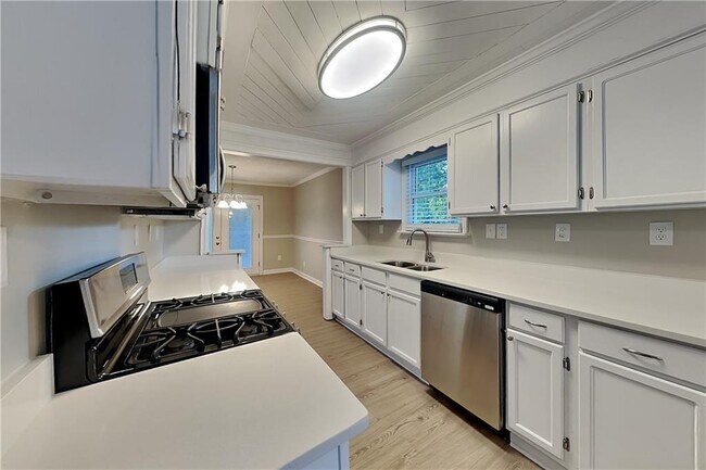 Foto del edificio - 1299 Camborne Ct NW