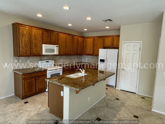 Building Photo - Upgraded 3 bedroom home in Oakwood Country...
