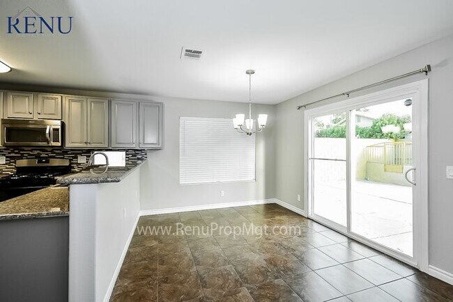 Foto del edificio - Now Available!