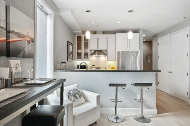 Foto del edificio - Epic REA/Azari PM:Gorgeous 1 Bed/ 1 Bath C...