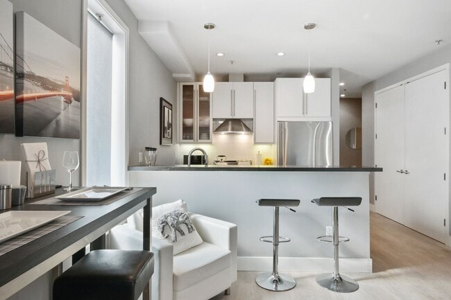 Photo - Epic REA/Azari PM:Gorgeous 1 Bed/ 1 Bath C... Apartment