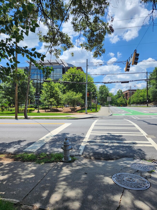 Foto del edificio - 361 10th St NW