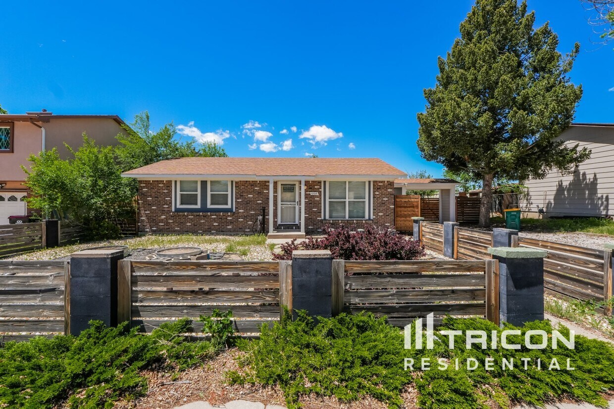 Primary Photo - 1208 Atoka Dr