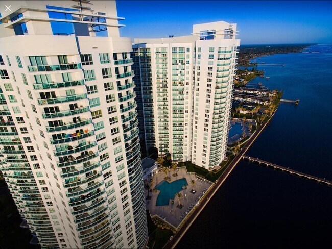 Los edificios - 231 Riverside Dr