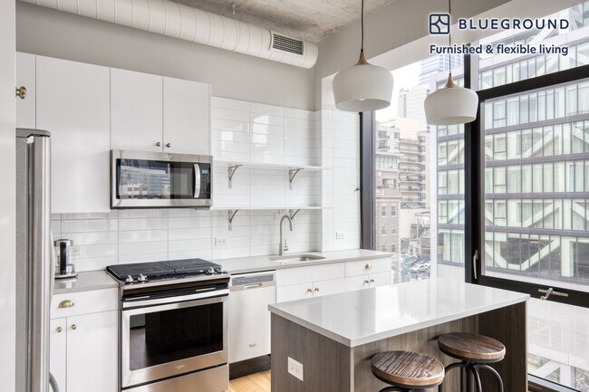 Foto del edificio - 676 North LaSalle Drive-GO FL5-ID895