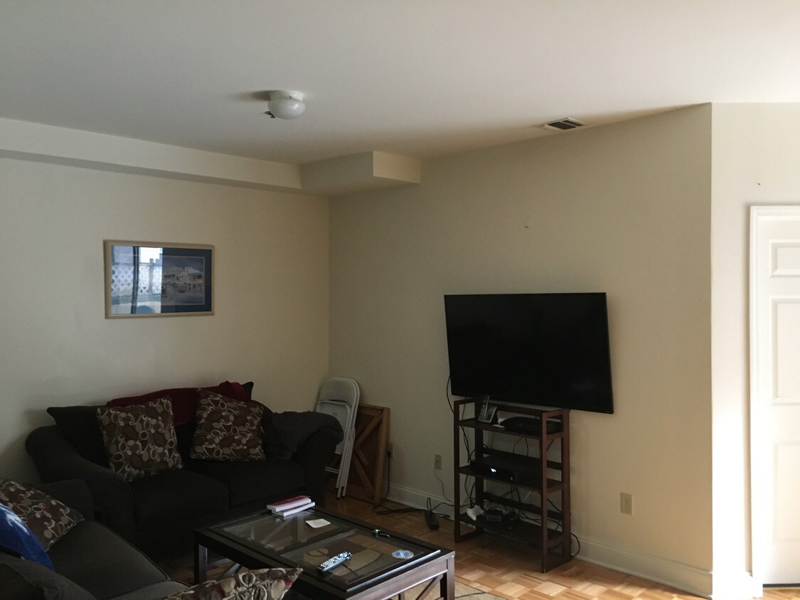 Living room - 406 Jefferson St