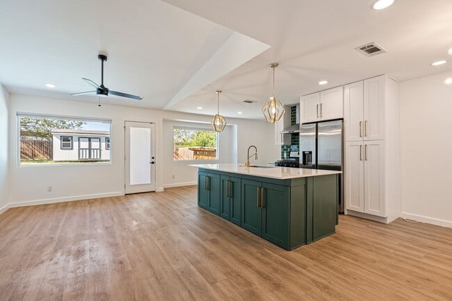 Building Photo - 5200 King Charles Dr