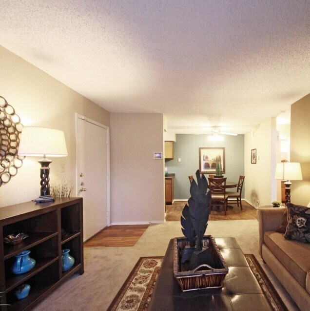 Foto del edificio - Spacious large one bed! W/D Connections.