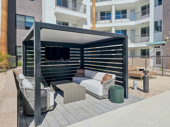 1000035555-2WEB - Alanna