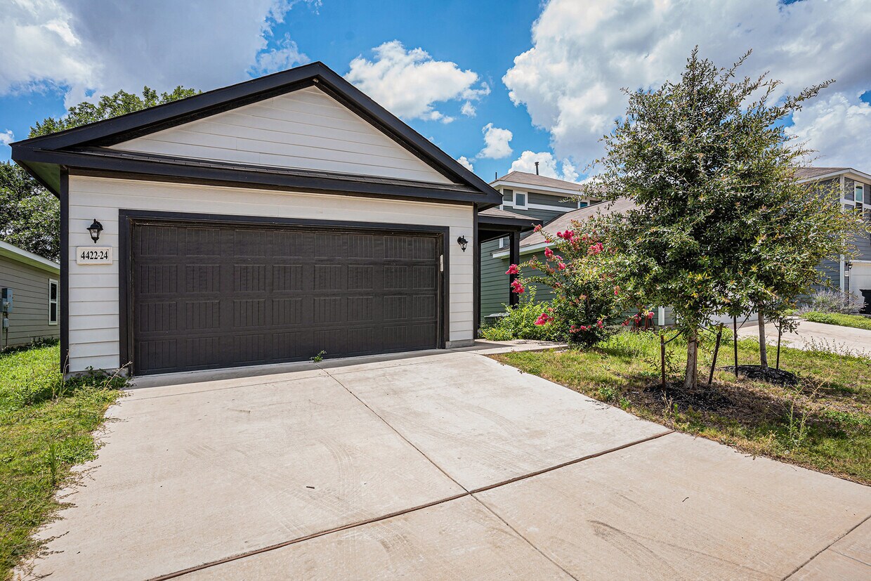 Foto principal - 4422 Chandler Rd