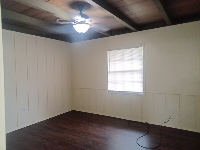 Foto del edificio - 1719 Oakley Ct