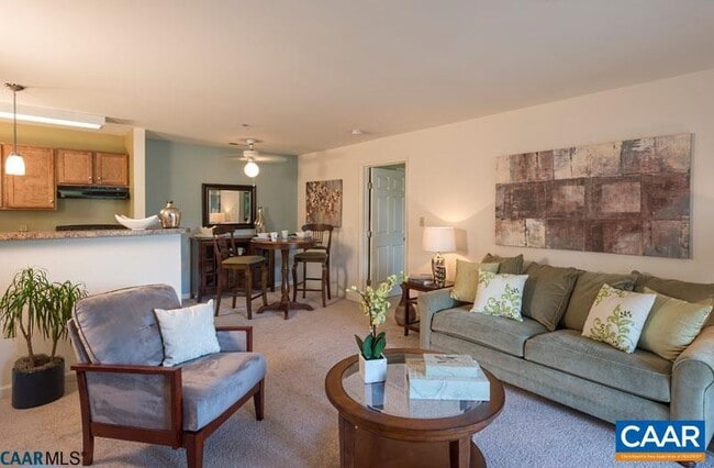 Building Photo - 200 Lake Club Ct