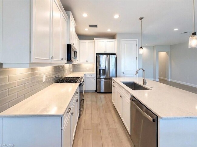 Building Photo - 2549 Seychelles Dr
