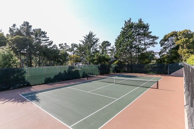 Foto del edificio - 272 Crown Cir