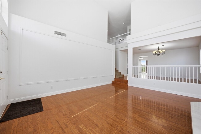 Building Photo - Exquisite 5-bed, 3-bath home w/ spacious 3-car garage offers luxurious living & effortless entert...