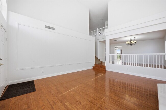 Foto del edificio - Exquisite 5-bed, 3-bath home w/ spacious 3-car garage offers luxurious living & effortless entert...