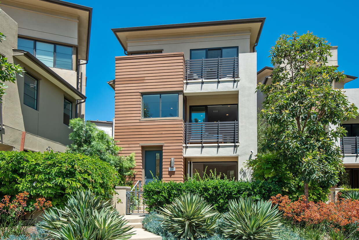 Primary Photo - 12840 S Seaglass Cir