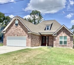 Building Photo - 556 Dewey Rd