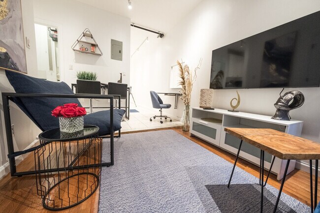 Foto del edificio - 317 E 75th St