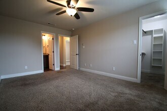 Building Photo - 142-144 Crossbow Ct