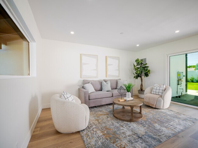 Foto del edificio - 7107 Cozycroft Ave