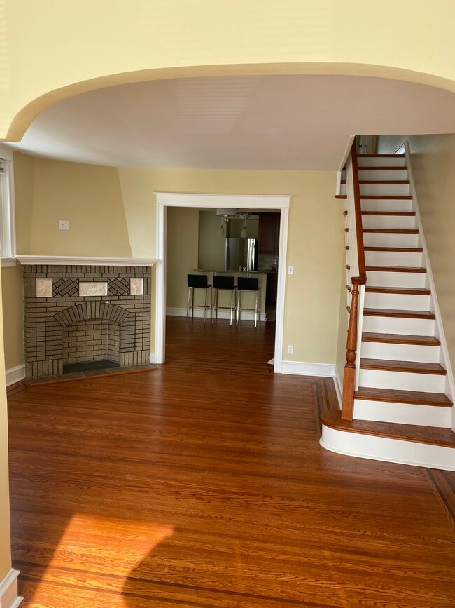 Living rm - 636 Jamestown St
