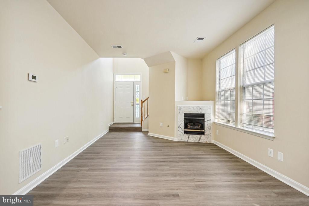 Foto principal - 12899 Titania Way