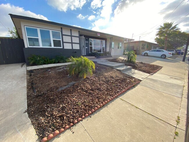 Foto del edificio - 3BD/1BA with beautiful yard!