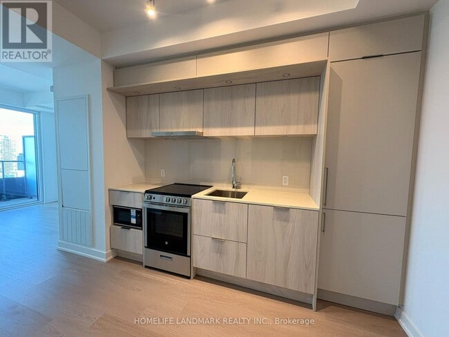 Photo du bâtiment - 448 Burnhamthorpe Rd W