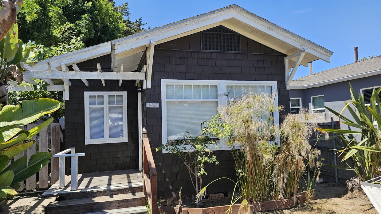 Primary Photo - 4741 Brighton Ave