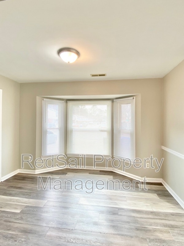 Foto del edificio - 5612 Picadilly Ln