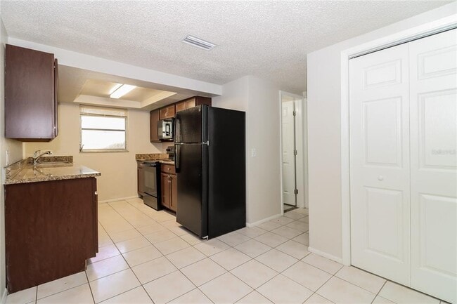 Building Photo - 6255 Maplewood Dr