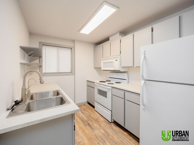 Foto del edificio - Charming 2-Bedroom Downstairs Condo with Community Pool