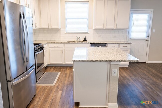 Foto del edificio - 366 Silver Springs Bend