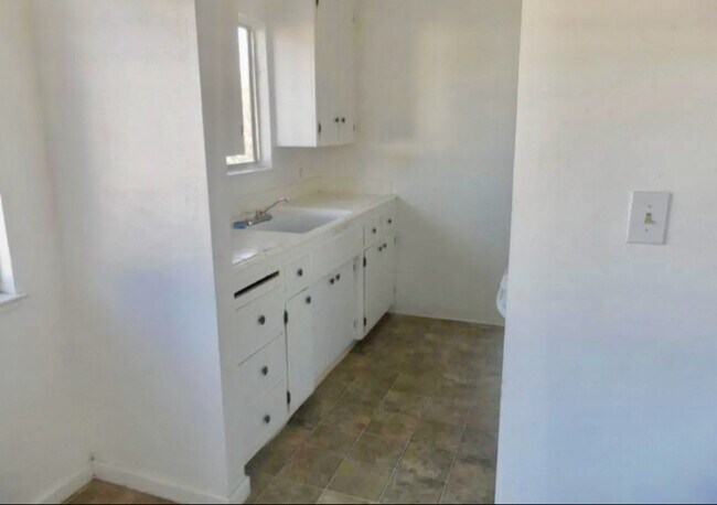 Foto del edificio - 1331 Pinetree Dr