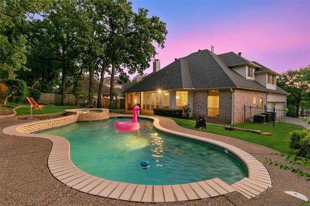 Foto del edificio - 707 Timber Lake Cir