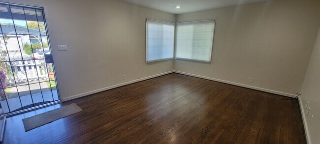 Foto del edificio - Charming 2-Bedroom Home with ADU –