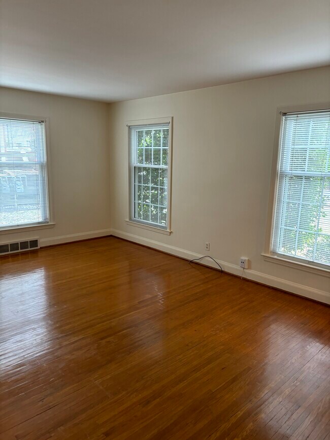 Living Room - 127 N Hite Ave