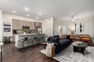 Building Photo - 6249 E Pinnacle Vista Dr
