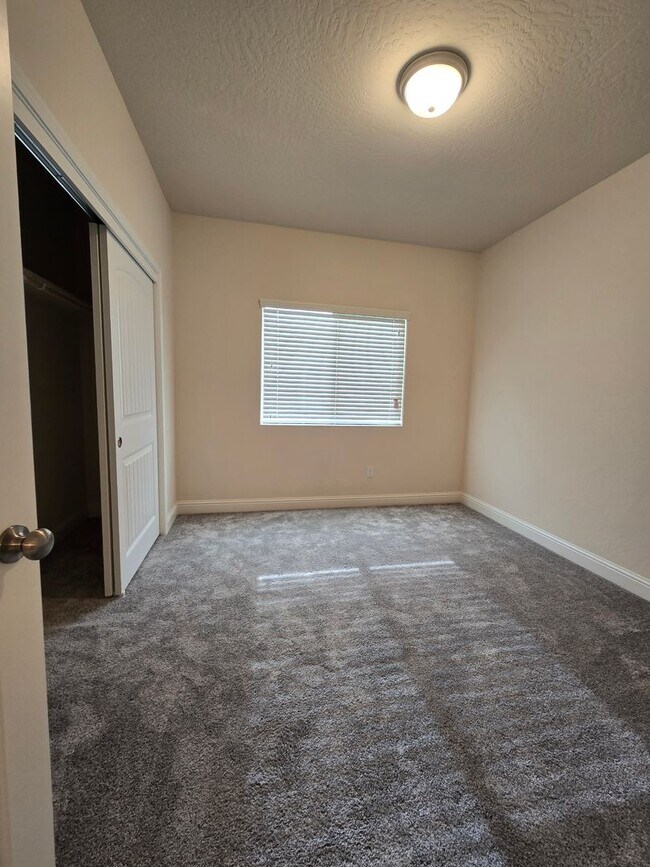 Foto del edificio - 3 Bed / 2 Bath