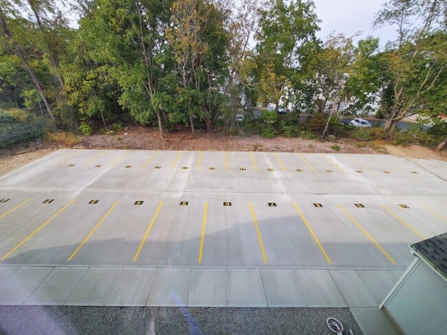 Foto del edificio - 60 Village Green S