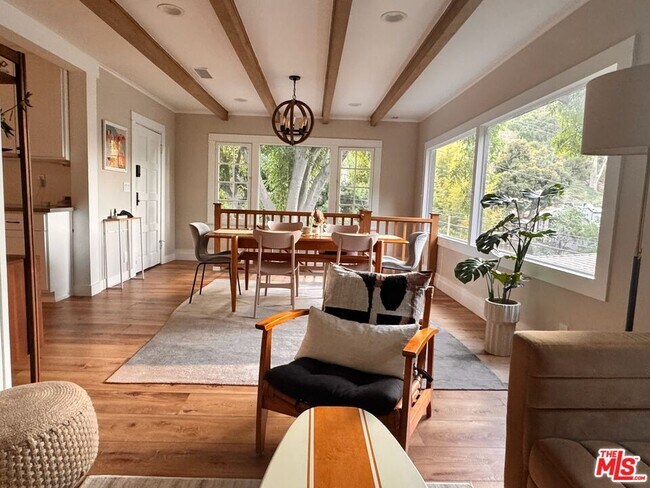 Foto del edificio - 2226 Stanley Hills Dr