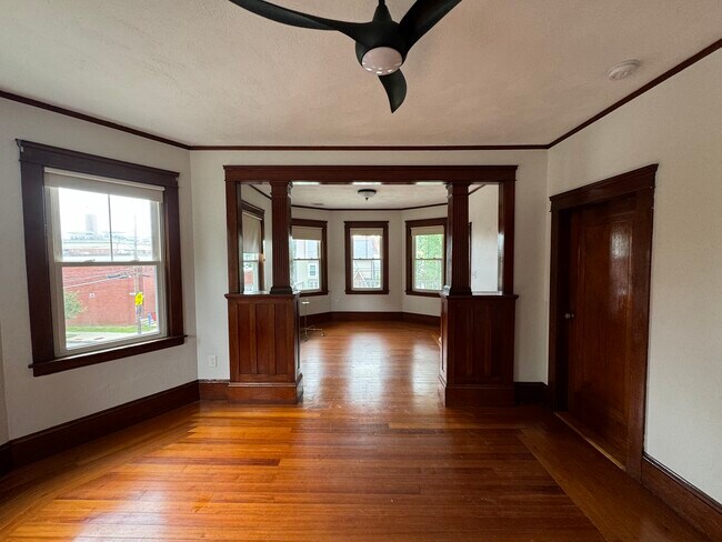 Building Photo - 459 Eaton St