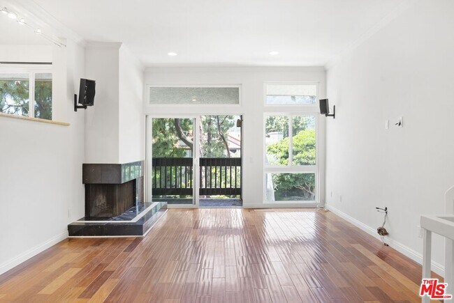 Foto del edificio - 17251 Palisades Cir