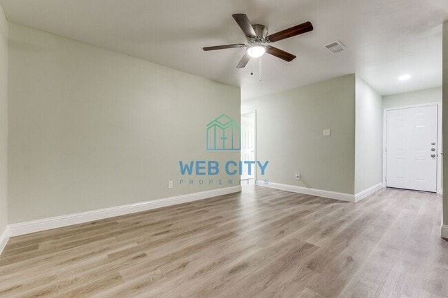 Photo - 6330 Cinnamon Oaks Dr- House