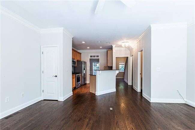 Building Photo - 110 S Columbia Dr