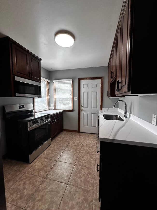 Building Photo - 3858 Wooddale Ave S